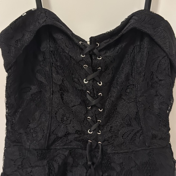 Express Lace Bustier Tank - Picture 2 of 3